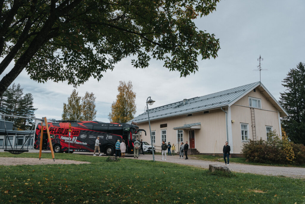 Pelaajatcom lahjoitti Äänekoskelle viisi pelipistettä – kävimme katsomassa, miten niillä pelataan